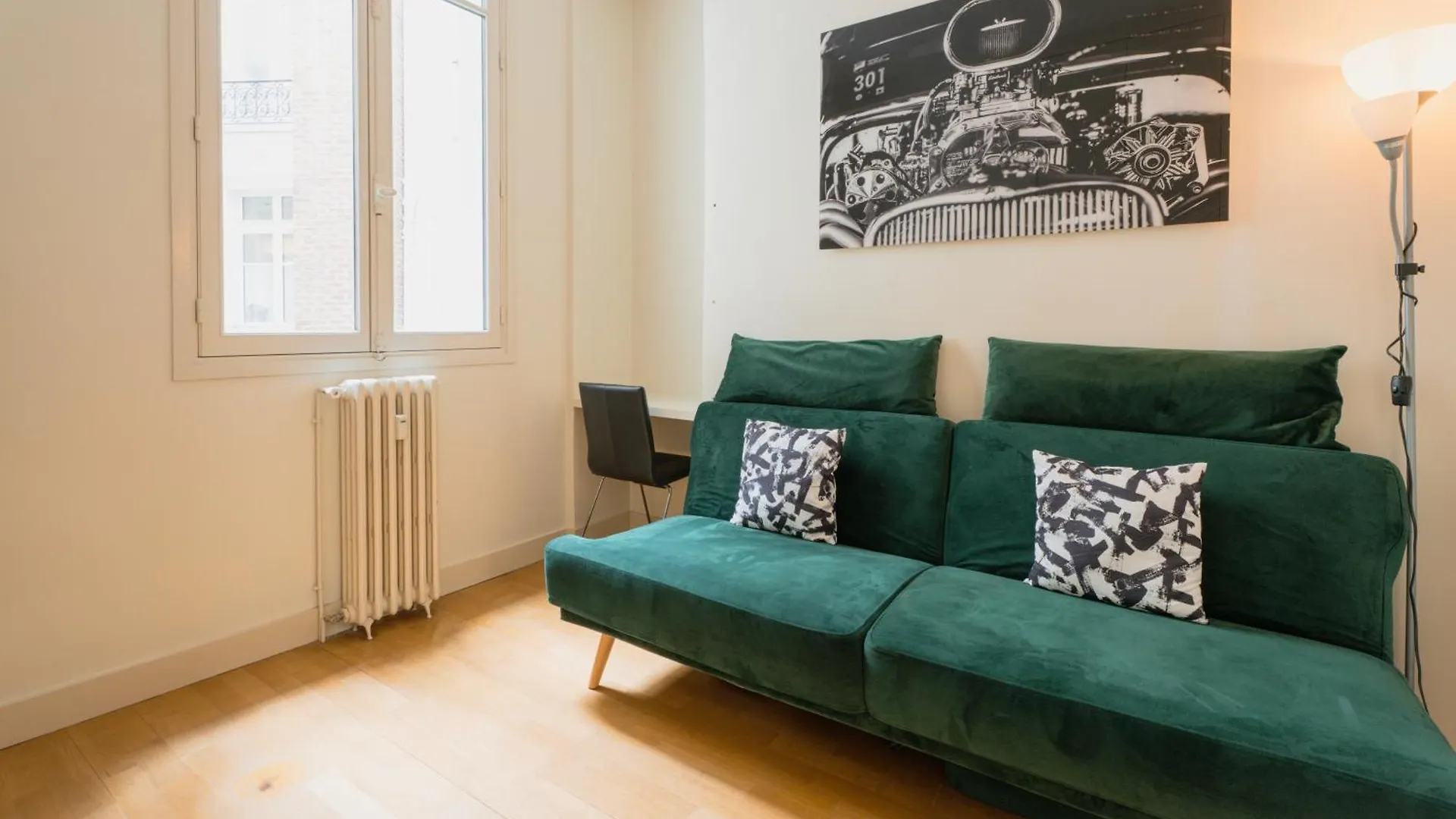 Luxe Arc De Triomphe Apartment Paris